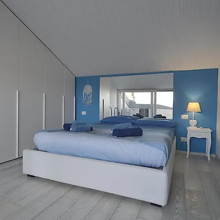 Light Blu House דירה