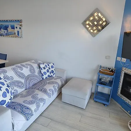 Light Blu House דירה