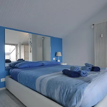 Light Blu House דירה *